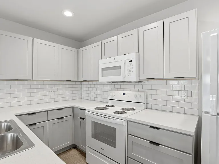 Apple Valley Town Homes — Photo 43