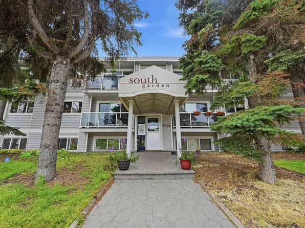 9725 82nd Ave NW #201, Edmonton, AB T6E 1Y6