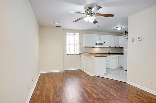 714 Broad St #B Photo 1