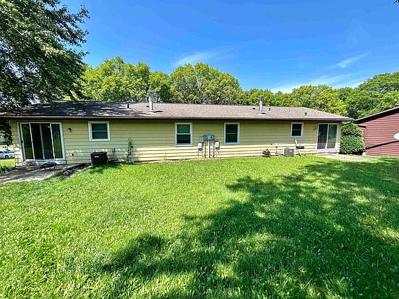 3rd image of 105-107 Georgiana Cir