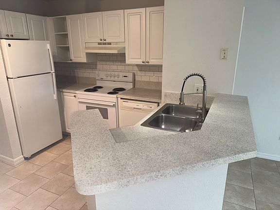 5th image of 850 S Tamiami Trl APT 202