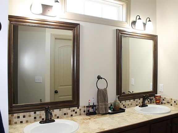 5th image of 4413 Larned Cir