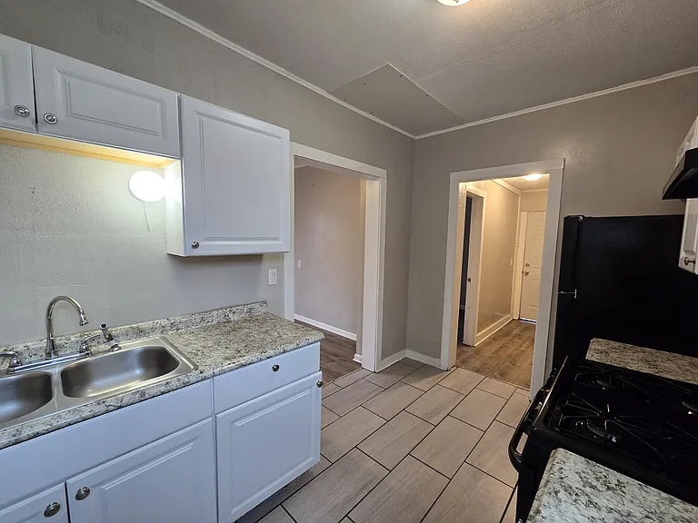 214 Edwards St — Photo 16