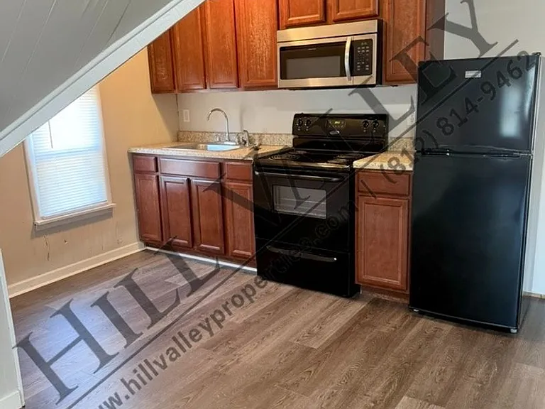 926 Center St — Photo 12