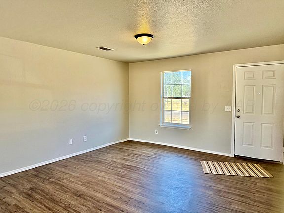 3rd image of 2821 Oak Dr