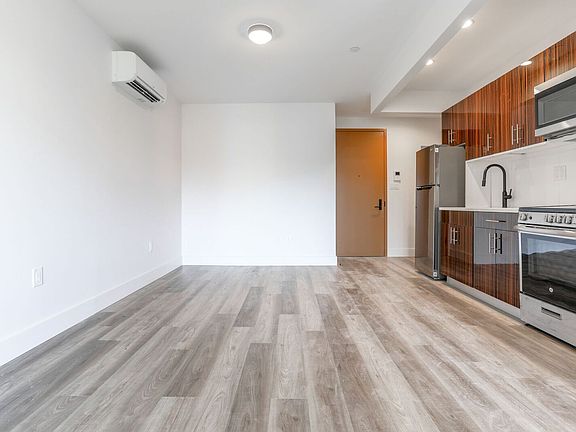 2nd image of 1117 Hoe Ave #5A