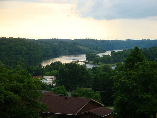 2nd image of 1123 Top Hill Rd