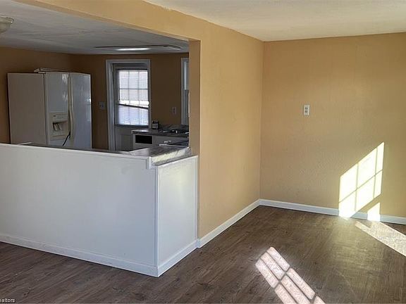 2nd image of 516 Oak St