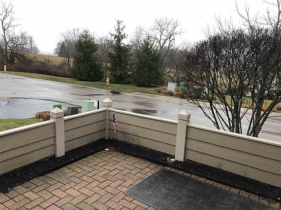 4th image of 9194 Royal Oak Ln