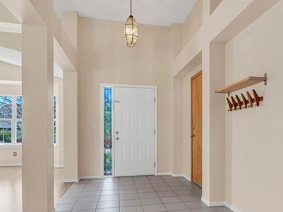 3rd image of 1606 Iris St
