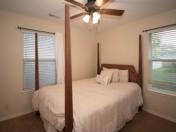 5th image of 123 E Miller Ave