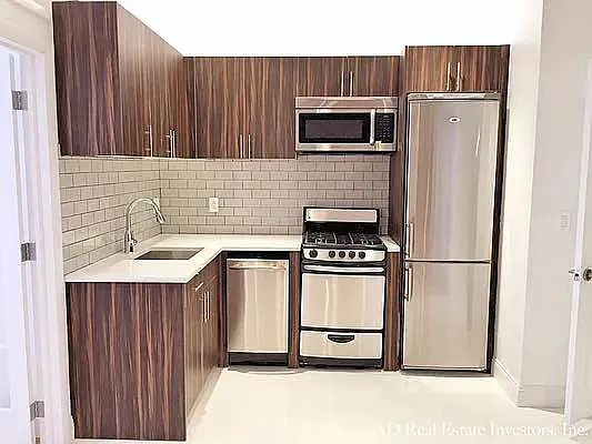 195 E 2nd St #7 — Photo 1