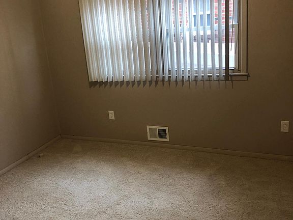 3rd image of 554 Ionia Ave