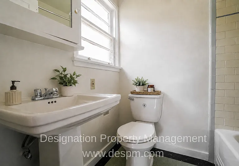 4619 1/2 Eagle Rock Blvd — Photo 14
