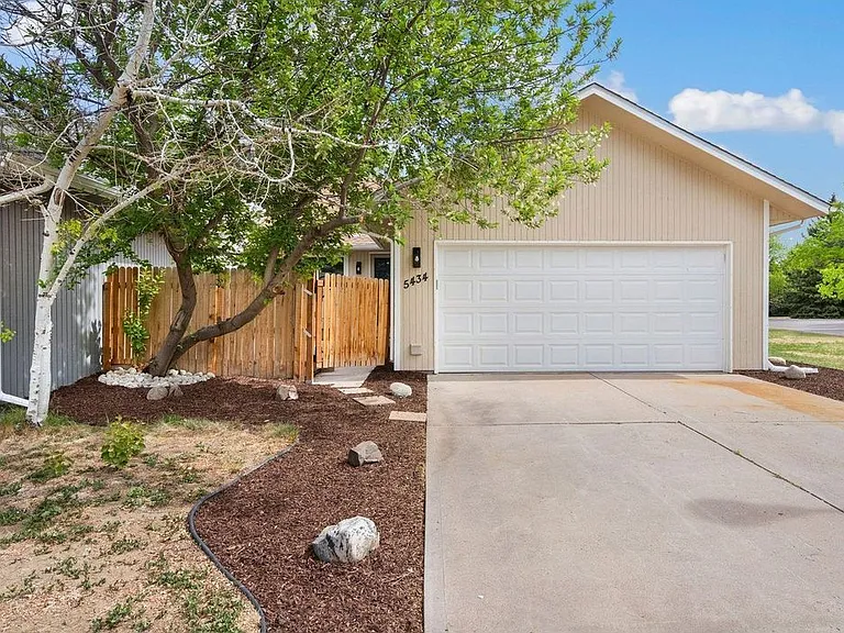 5434 Fossil Ct N — Photo 1