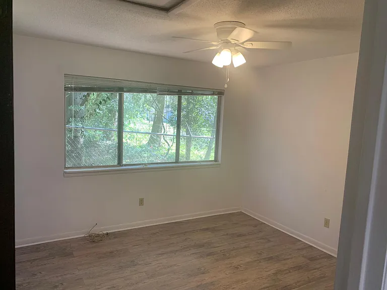 910 Splendor Rd — Photo 4