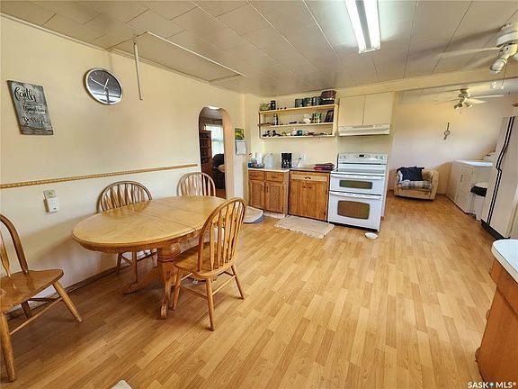 4th image of 218 Labbie St