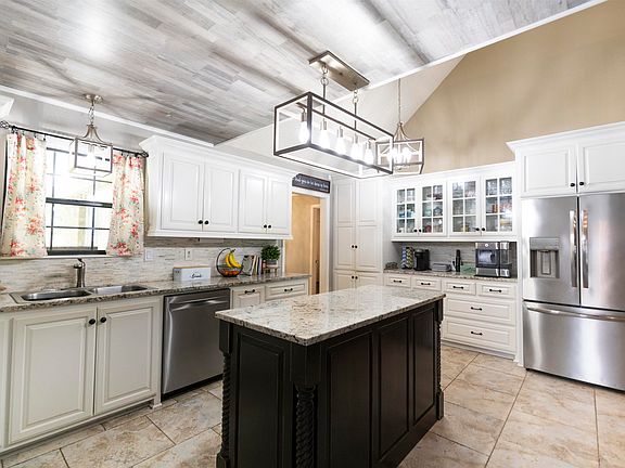 2nd image of 253 Lake Crescent Cir