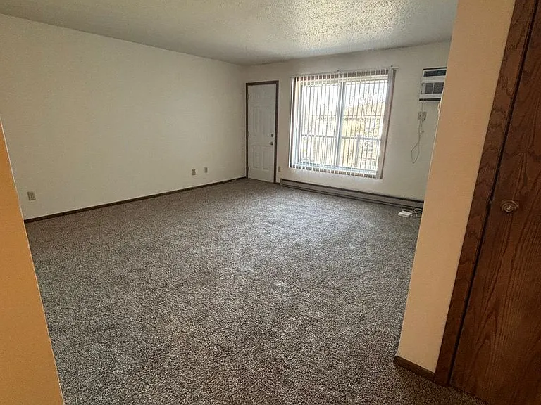 1612 E Gateway Cir S — Photo 8