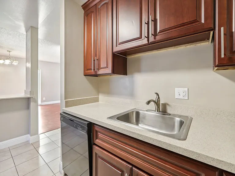 1406 Henry Street — Photo 16