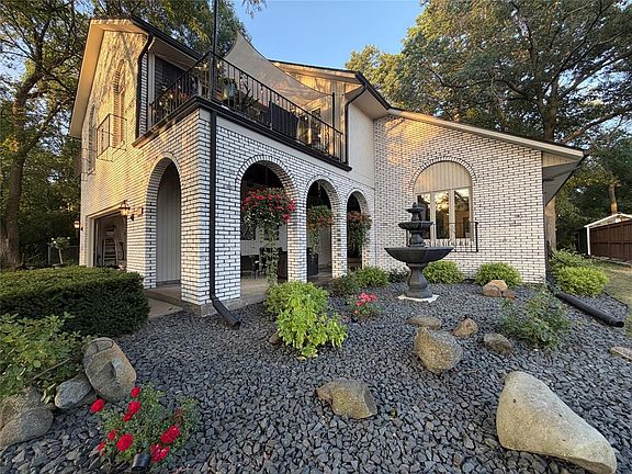 2nd image of 1011 Skyview Drive