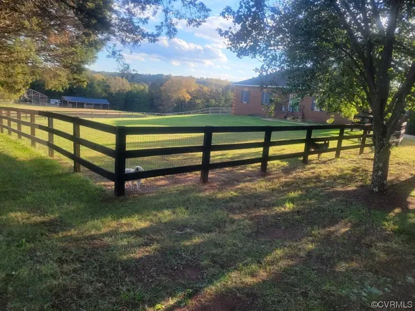 1321 Rivanna Woods Dr, Fork Union, VA 23055