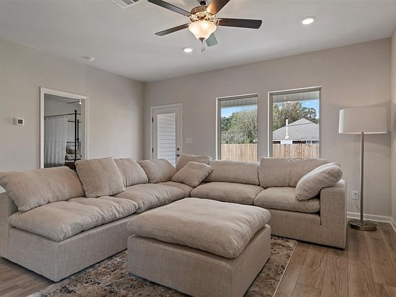 2nd image of 5750 Oakwood Dr