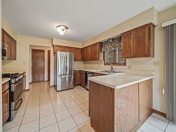 3rd image of 1775 Lakeview Dr #A