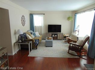 27740 Barrington St, Madison Heights, MI 48071