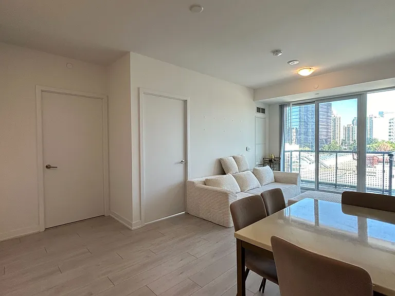 5858 Yonge St #321 — Photo 23