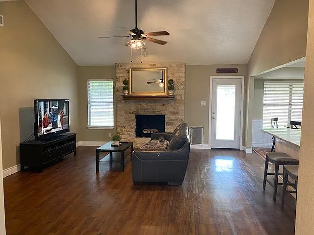 1002 Creekbend Cv — Photo 12