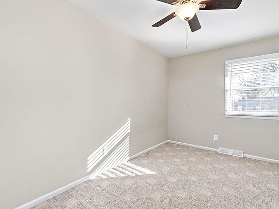 5th image of 202 Fairlane St #B