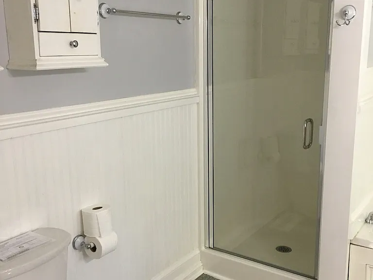 2461 Lyndhurst Ave — Photo 21