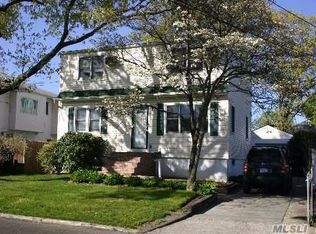 150 N Broome Ave, Lindenhurst, NY 11757