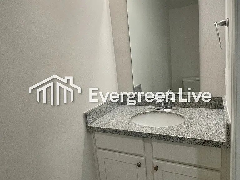 9843 Fowler Ave — Photo 5
