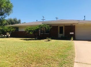 823 E Maple St, Cushing, OK 74023