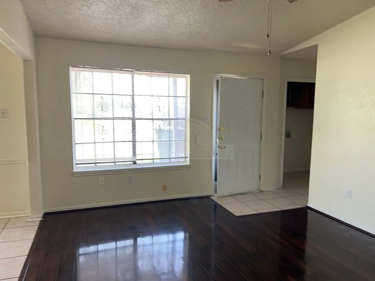 2224 Spicewood Dr — Photo 2