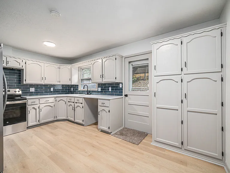 5145 N Corrington Ave — Photo 5
