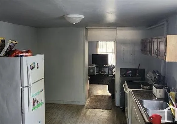 3 bed, 950 sqft, $1,300 — Photo 2