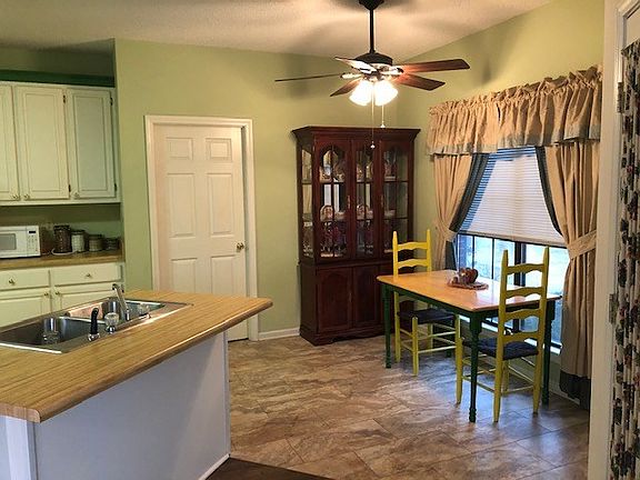 2nd image of 106 Pine Pl