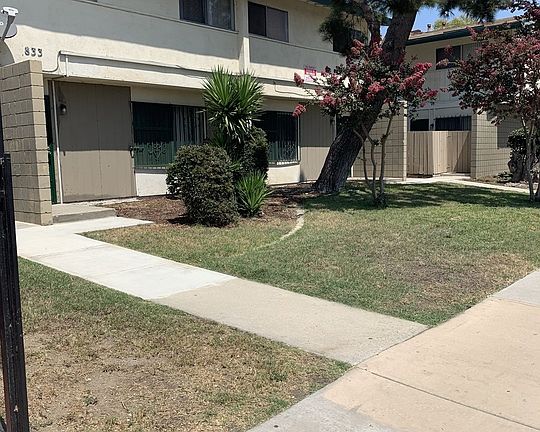 2nd image of 833 E 120th St