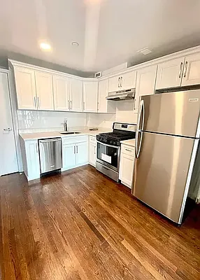 Rented by Current Real Estate Advisors | media 5