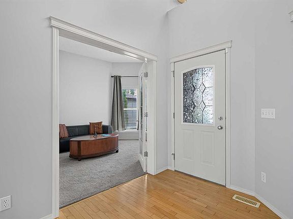 5th image of 121 SW Sherwood Way NW