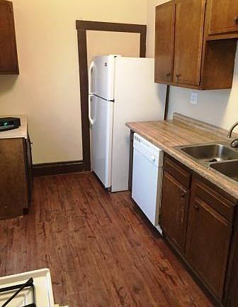 3rd image of 352 Stewart St #1