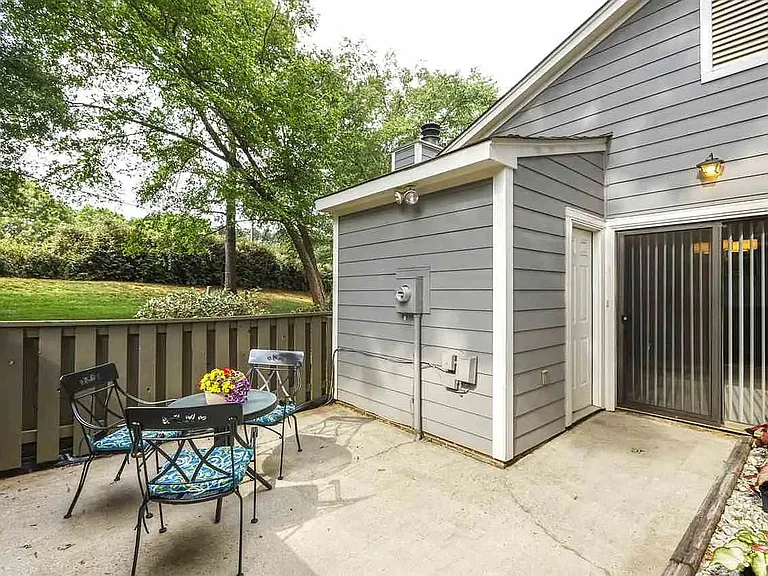 224 Clancy Cir — Photo 10