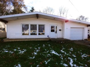915 Forest St, Ionia, MI 48846