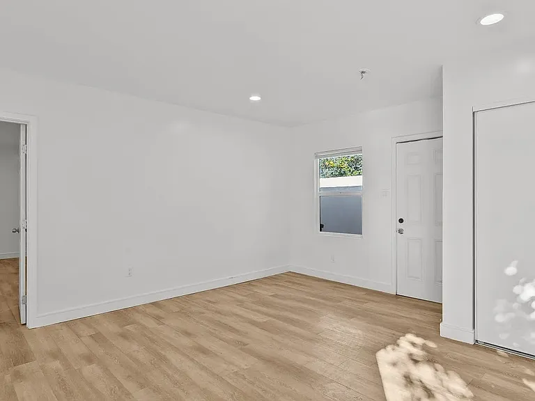 5653 Buffalo Ave — Photo 4