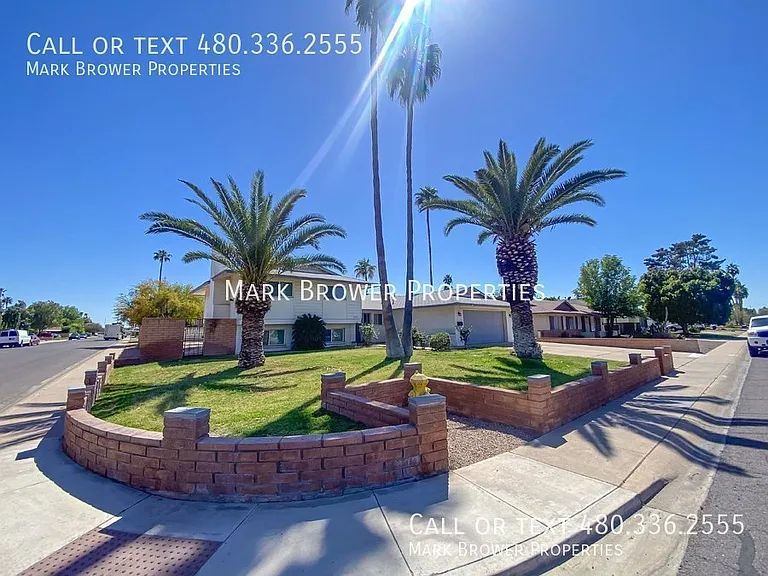 1519 E Laguna Dr — Photo 2