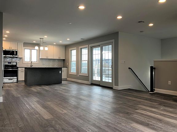 5th image of 302 Lincoln Ave