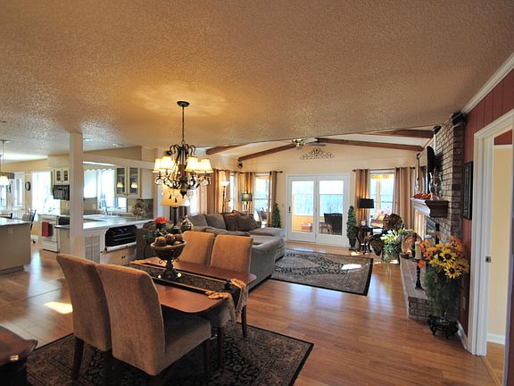 3rd image of 27 Sugarbush Ln